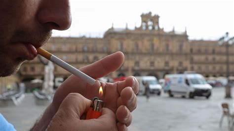 Sanidad aprueba su Plan Antitabaco con la mayoría de  .